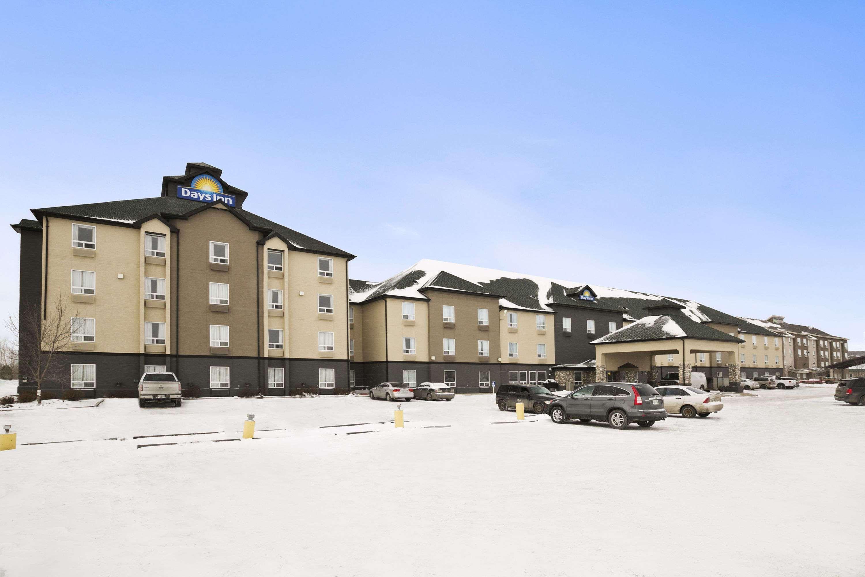 Days Inn By Wyndham Риджайна Екстериор снимка
