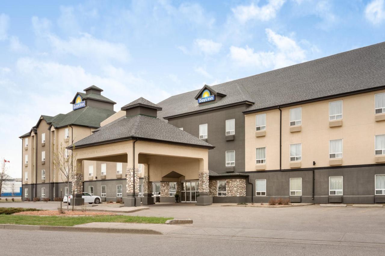 Days Inn By Wyndham Риджайна Екстериор снимка